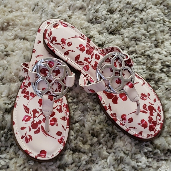 Kelly & Katie Kenzy Flat Sandal | Sandals, Kelly & katie, Flat sandals